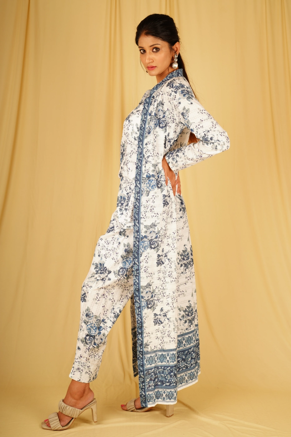 white-and-indigo-floral-print-and-soft-cotton-3-piece-set-s?uid=1674822061