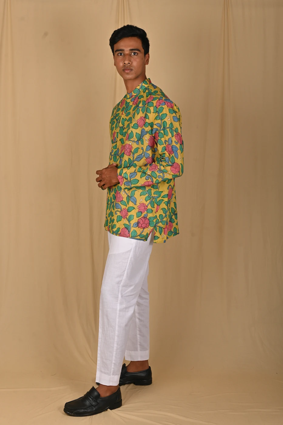 yellow-pen-kalamkari-short-kurta-and-white-lenin-pants-m?uid=1675051198